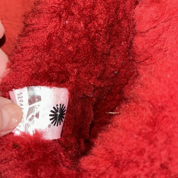UGG Sz 9 ribbon, red coquette slippers, preowned pre-loved lots of life left - Picture 4 of 11